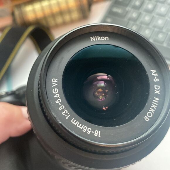 EUC Nikon D3100 14.2MP DSLR Camera with AF-S DX 18-55mm f/3.5-5.6 VR Zoo… - Picture 4 of 11